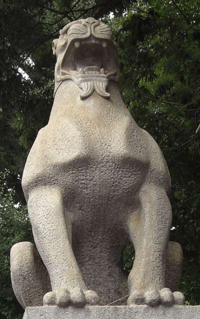 靖国神社横の入り口(駐車場横)のこま犬3 靖国神社横の入り口(駐車場横)のこま犬3