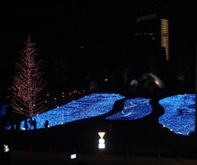 東京ミッドタウンで有名なのイルミネーション(ブルー)、時たま流れ星が入ります 東京ミッドタウンで有名なのイルミネーション(ブルー)、時たま流れ星が入ります