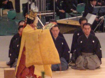 2008年法政大学入学式のセレモニーの能楽ステージ・羽衣 2008年法政大学入学式のセレモニーの能楽ステージ・羽衣