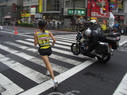 第30回東京国際女子マラソン(最終回)優勝されました、尾崎好美選手の後ろ姿 第30回東京国際女子マラソン(最終回)優勝されました、尾崎好美選手の後ろ姿