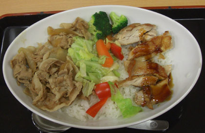 吉野家コンボ(ポーク&チキン)実物写真 吉野家コンボ(ポーク&チキン)実物写真