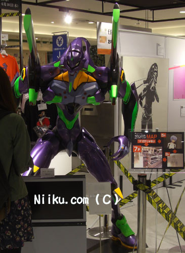 人間とほぼ等身大のエヴァンゲリオンフィギュア0号機 人間とほぼ等身大のエヴァンゲリオンフィギュア0号機